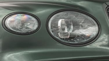 Range Rover vs Bentley Bentayga - Bentley Bentayga headlight